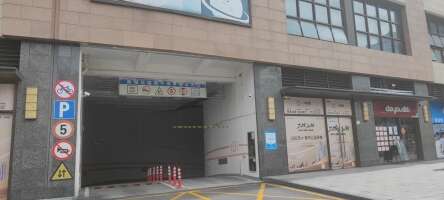 大冲新城花园停车场