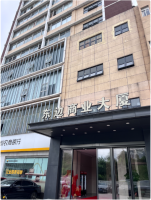 东边商业大厦停车场