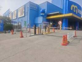 惠山麦德龙楼顶停车场