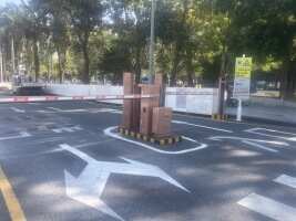 万通大厦停车场