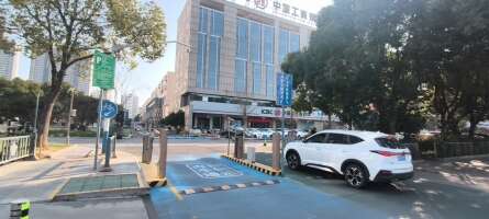 惠山金融街停车场