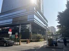 儒骏大厦停车场