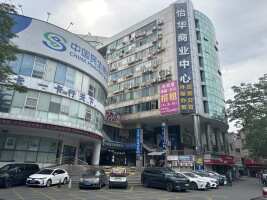 怡华商业中心停车场
