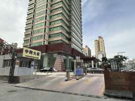 中同大厦停车场