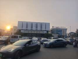 洛社影剧院停车场