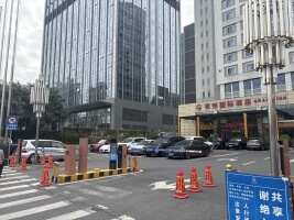 君怡国际酒店停车场