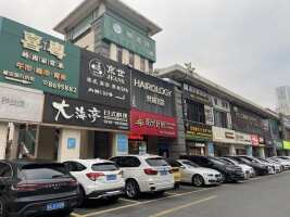 华发商业街南街停车场
