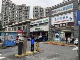 华发商业街北街停车场