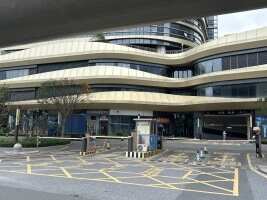 中冶盛世国际广场停车场