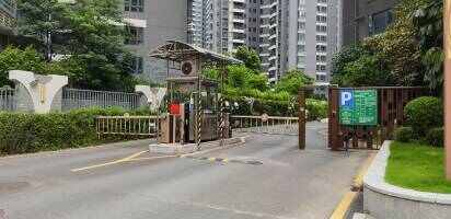 平吉上苑停车场