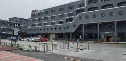 天辉毛织制品停车场
