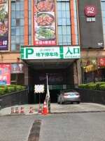 吉利购物广场停车场