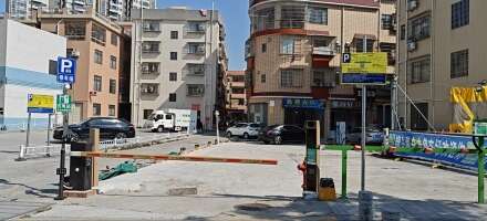 大良锦兴路右侧停车场