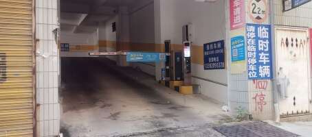 银隆大厦停车场
