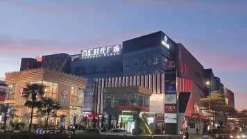 百汇时代广场地库停车场