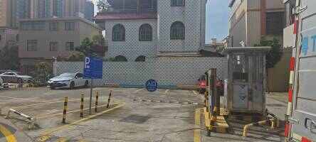 镇安街空地停车场