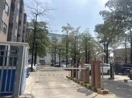 纵银商务大厦停车场
