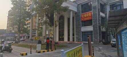 阳光半岛商业群楼商铺停车场