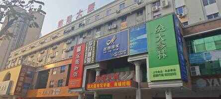 荣隆大厦停车场