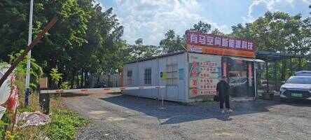 远洋香缇南门前空地停车场