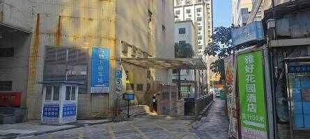 名仕天地停车场
