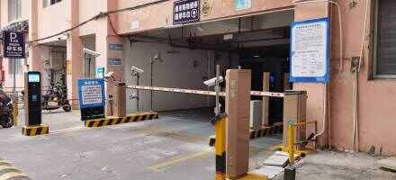 硕基新城地库停车场