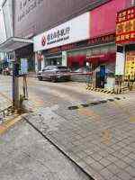 金贸大厦临街停车场