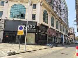 新城市广场停车场
