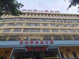裕龙大厦内部停车场
