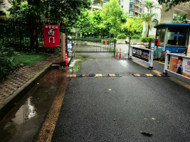 御景花园停车场
