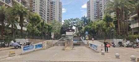 双城国际南区停车场