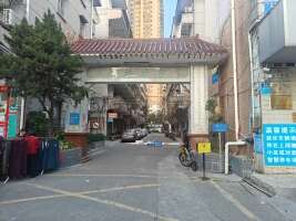 上湖塘社区停车场