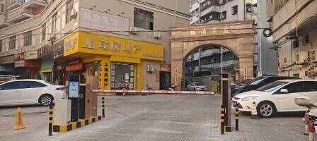 锦绣华庭停车场