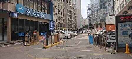 国商大厦停车场