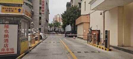 麦科特国际大厦停车场