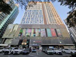 港惠购物中心停车场