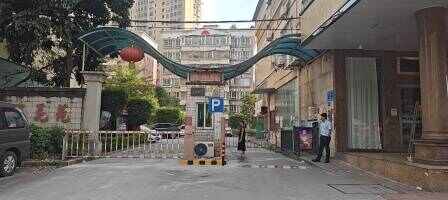 金岸花苑停车场