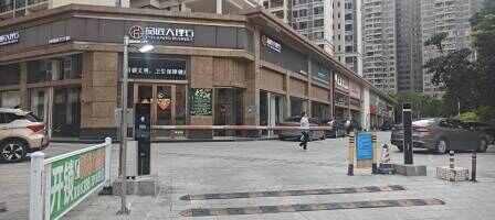 盛禾华府外广场停车场