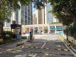 东江学府七期停车场