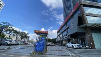 财富广场B座西北停车场