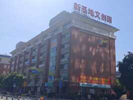 西平新基地文创园停车场
