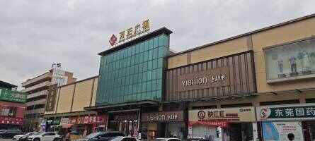 温塘万正广场停车场