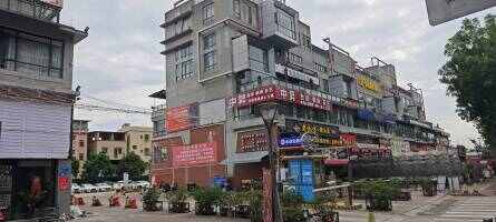 东莞创意大街停车场