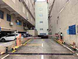 石碣天悅酒店地下停车场