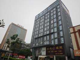 厚街环球中心停车场