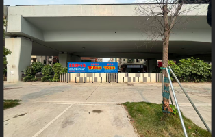 发展路、石新路停车场