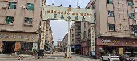 金美源兴小商品批发市场A区停车场