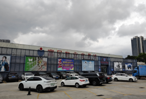 富民鞋城停车场