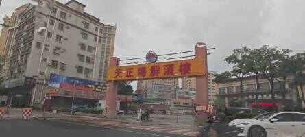 天正酒楼停车场