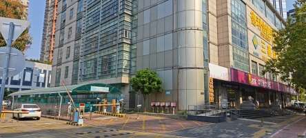 中荣大厦停车场